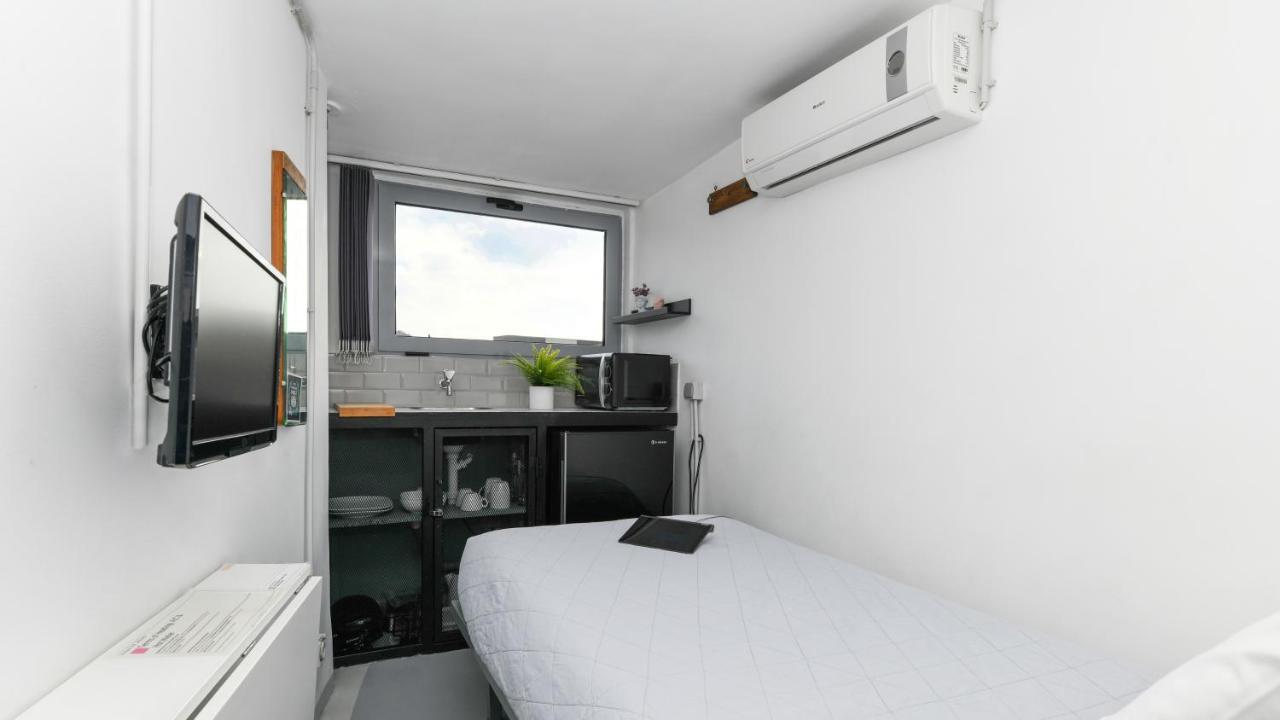 Monastiraki City Sleepbox- Unspoiled Athens Apartments Buitenkant foto